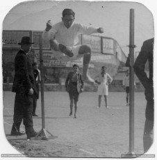 7-3-1928. Amat participant en uns jocs esportius organitzats per l'Institut Lluís de Peguera. (Arxiu Comarcal del Bages. Fons Joaquim Amat-Piniella)