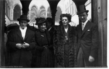 24/2/1947: D'esquerra a dreta: Josep Cuitó, Concepció Piniella (mare de Joaquim Amat-Piniella), Maria Llaveries i Joaquim Amat, en el casament de Rosa Cuitó Amat, filla d'Anna Amat-Piniella. Imatge inèdita. (Col·lecció familiar Marcel Amat)