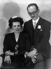 24/2/1947: Maria Llaveries i Joaquim Amat-Piniella, en el casament de la seva neboda, Rosa Cuitó Amat. Imatge inèdita. (Col·lecció familiar Marcel Amat)
