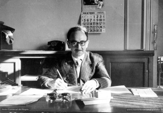 Any 1955. Amat-Piniella al seu escriptori. (Arxiu Històric Comarcal de Manresa)