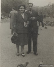 Isidre Morros Altés i la seva esposa, Pepita Claveria Sallés. Tots dos eren amics de Joaquim Amat-Piniella.
(Col·lecció familiar Valentí Sala-Maria Dolors Costa).