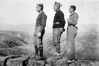 David, Vilanova i Laso, nomenats enllaços del comandament. Andrés Laso és el darrer. Fornillos 2.9.1936. (Col·lecció de Josep Maria Laso).