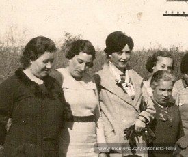Fragment de la foto del Grup Femení d’ERC a Tarragona. Tercera començant per l’esquerra. (Col·lecció família Dalmau-Marcet)