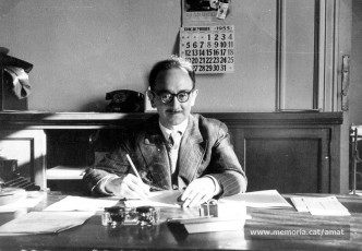 Any 1955. Amat-Piniella al seu escriptori. (Arxiu Històric Comarcal de Manresa)