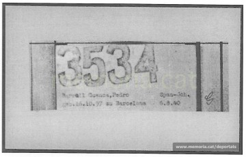 Fitxa de presoner de Mauthausen, amb número identificatiu, data d'arribada i categoria. (Font: ITS Bad Arolsen)