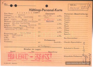 Targeta Hollerith de Planell. Les targetes Hollerith, fabricades per IBM i adoptades pels nazis a partir de l’any 1943, es feien amb unes màquines que les foradaven en funció de les característiques del personer, permetent una gestió més específica dels deportats. Hi apareixen es diferents trasllats que va patir Planell. (Font: Archives des Victimes des Conflits Contemporains – Caen, França)