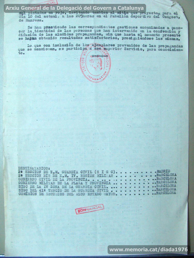 (2/5) 9-9-1976: informe de la Guàrdia Civil de Manresa adreçat al Govern Civil de Barcelona per a informar-lo de la troballa de diversos fulls clandestins a la demarcació. Entre aquestes destaquen, a Manresa, uns exemplars que fan una crida a la participació en l’acte organitzat al pavelló del Congost en motiu de la Diada Nacional. El text s’acompanya de mostres d’aquests fulls volants. (Arxiu General de la Delegació del Govern a Catalunya).