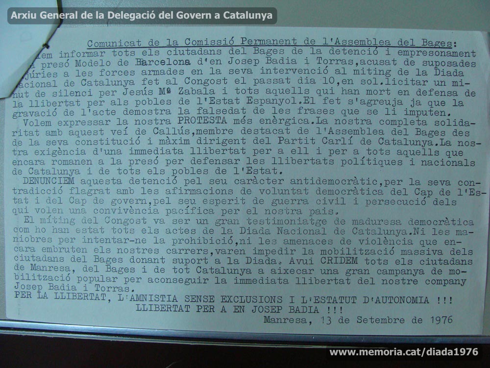 (2/3) 18/9/1976: nota informativa de la Guàrdia Civil de Manresa adreçada al Govern Civil de Barcelona sobre la troballa d’un centenar de fulls volants al Passeig de Pere III. L’informe s’acompanya d’un exemplar en català i un en castellà del full volant, en què la Comissió Permanent de l’Assemblea del Bages denuncia la detenció de Josep Badia. (Arxiu General de la Delegació del Govern a Catalunya).