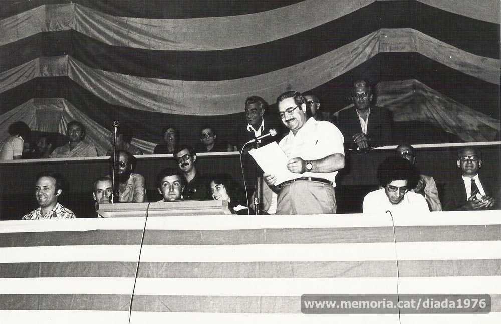 (5/5) 10/9/1976: fotografia de la intervenció de Josep Badia, líder del Partit Carlí de Catalunya. (Fotografia Lladó).