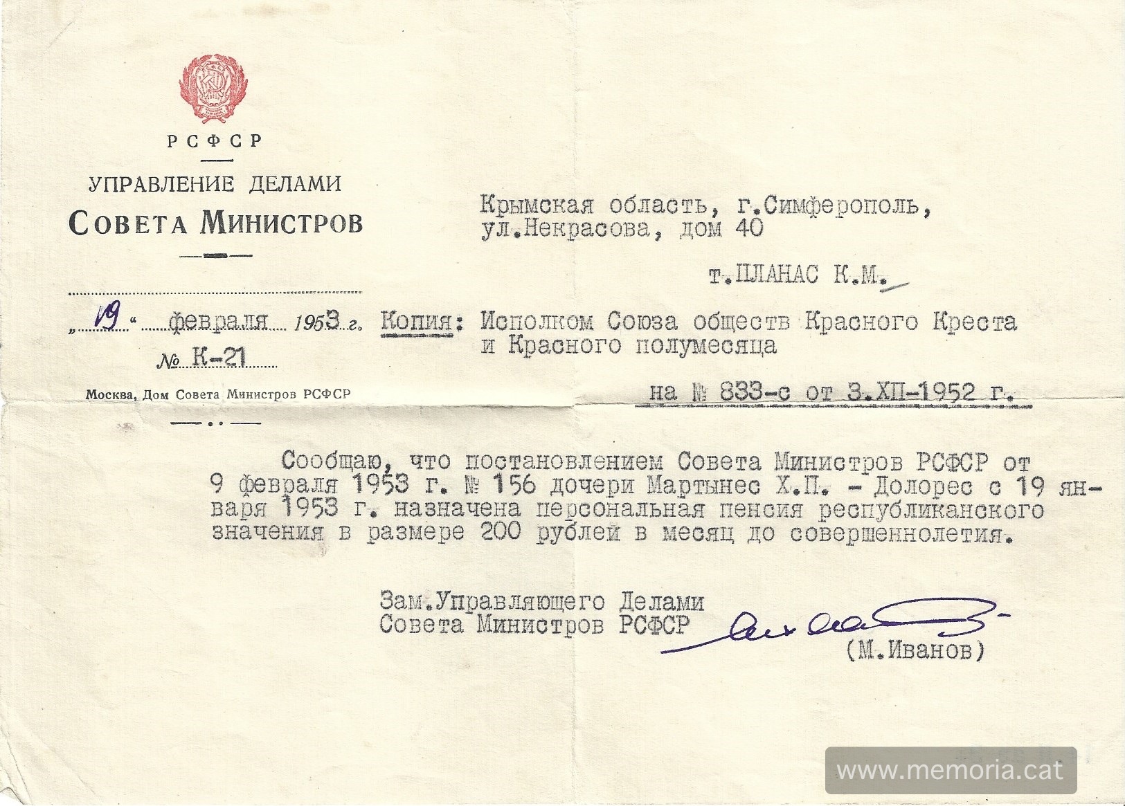 Escrit de la Creu Roja adreçat a la Montserrat Planas segons el qual el Consell de Ministres de l'URSS concedeix a la Dolors Martínez el cobrament d'una pensió personal de 200 rubles fins complir els 18 anys per la defunció del seu pare. Font: Col·lecció familiar.