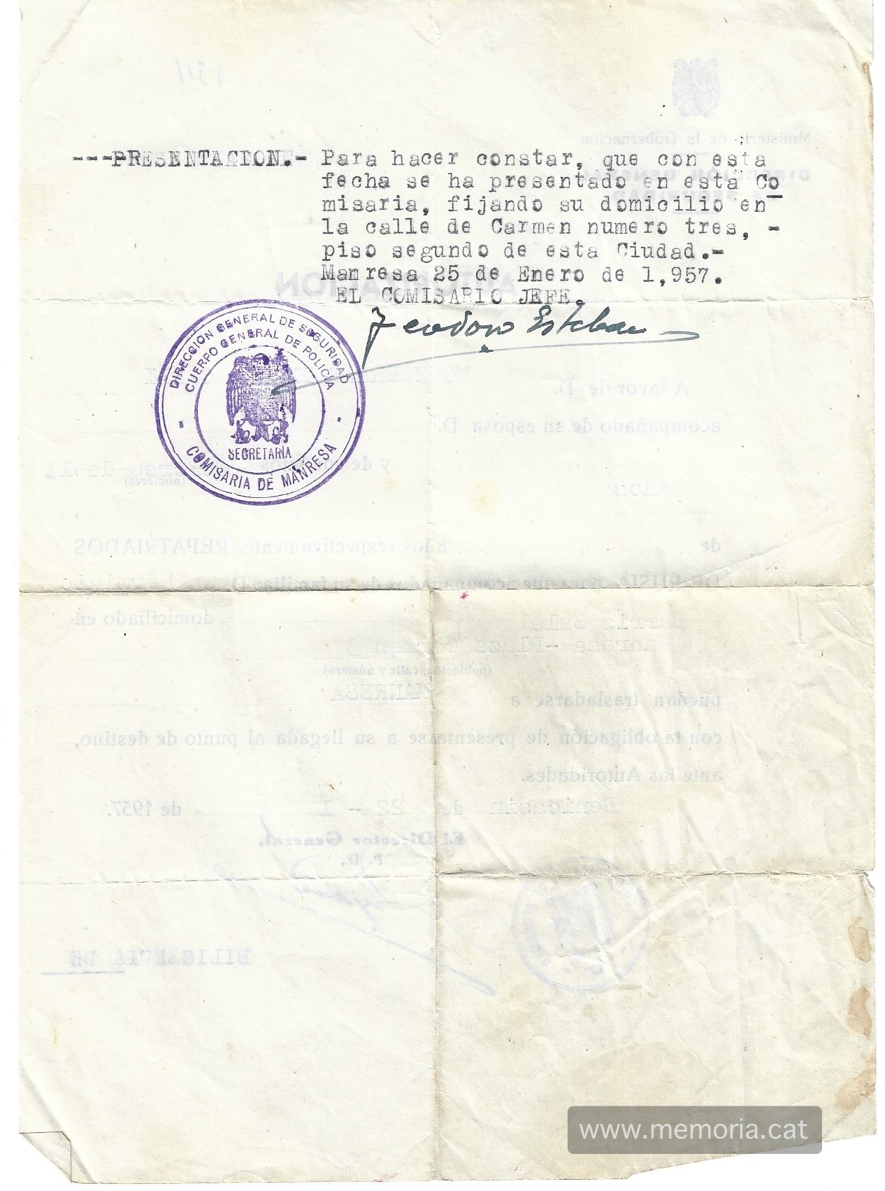 Document on consta que en data 21/01/1957 la Montserrat Planas s'ha presentat a la comissaria de Manresa i ha establert el seu domicili al Carrer del Carme nº 3, segon pis.Font: Col·lecció familiar.
