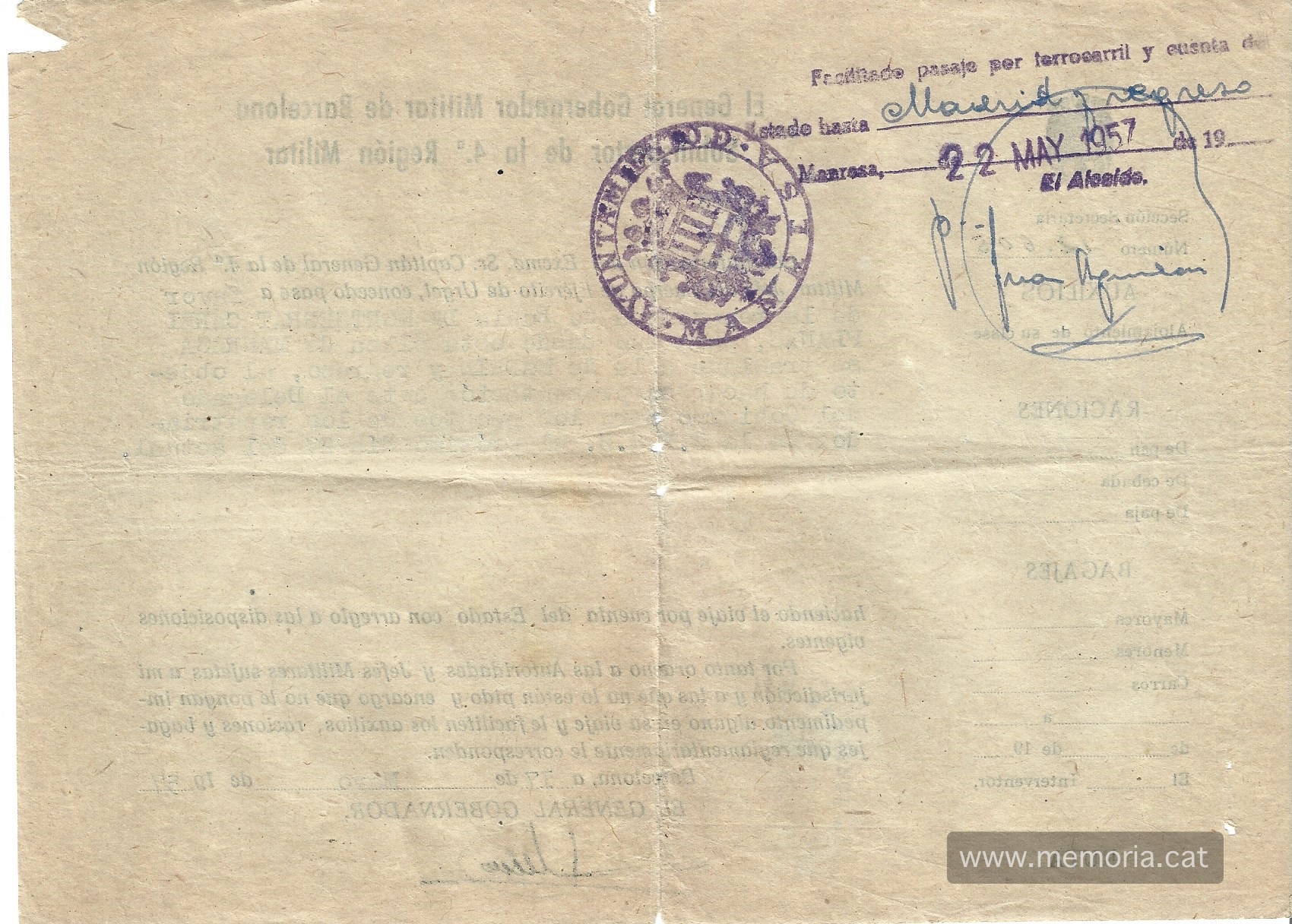 Part posterior del document d'autorització on consta que se li donarà a la Montserrat Planas el passatge de ferrocarril el 22/05/1957. Font: Col·lecció familiar.