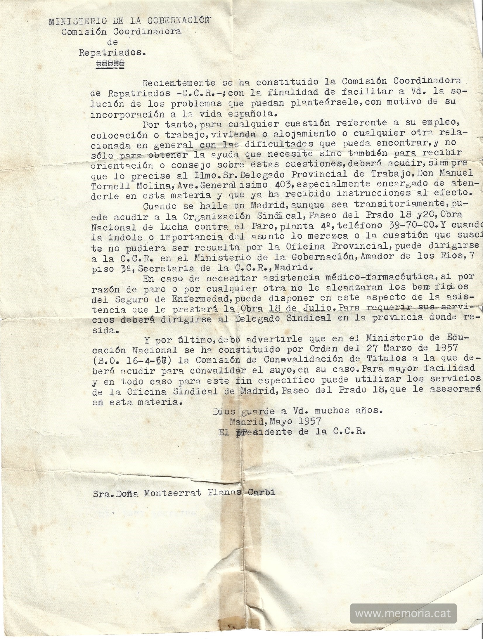 La Comissió Coordinadora del Ministeri de Governació d'Espanya s'adreça a la Montserrat Planas per oferir-li l'ajuda que necessiti en els següents temes: treball, allotjament, habitatge, assistència medicofarmacèutica o convalidació de títols de formació. Maig de 1957. Font: Col·lecció familiar.