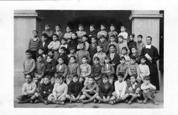 Alumnes d’una escola religiosa de nois  de Manresa, curs 1945-1946. (Font: arxiu particular).