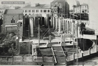 Imatge de la construcció de l’església de Crist Rei de Manresa, 1945-1952. (Font: web memoria.cat/jorba).