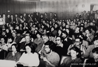 12/3/1979: Públic assistent a la taula rodona sobre ensenyament. (Fotografies: Manolo Sánchez).