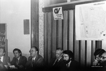 11/3/1979: taula rodona organitzada per l’Associació de Veïns de Valldaura, al Col·legi de les Dominiques. (Fotografia: Josep Maria Aloy).