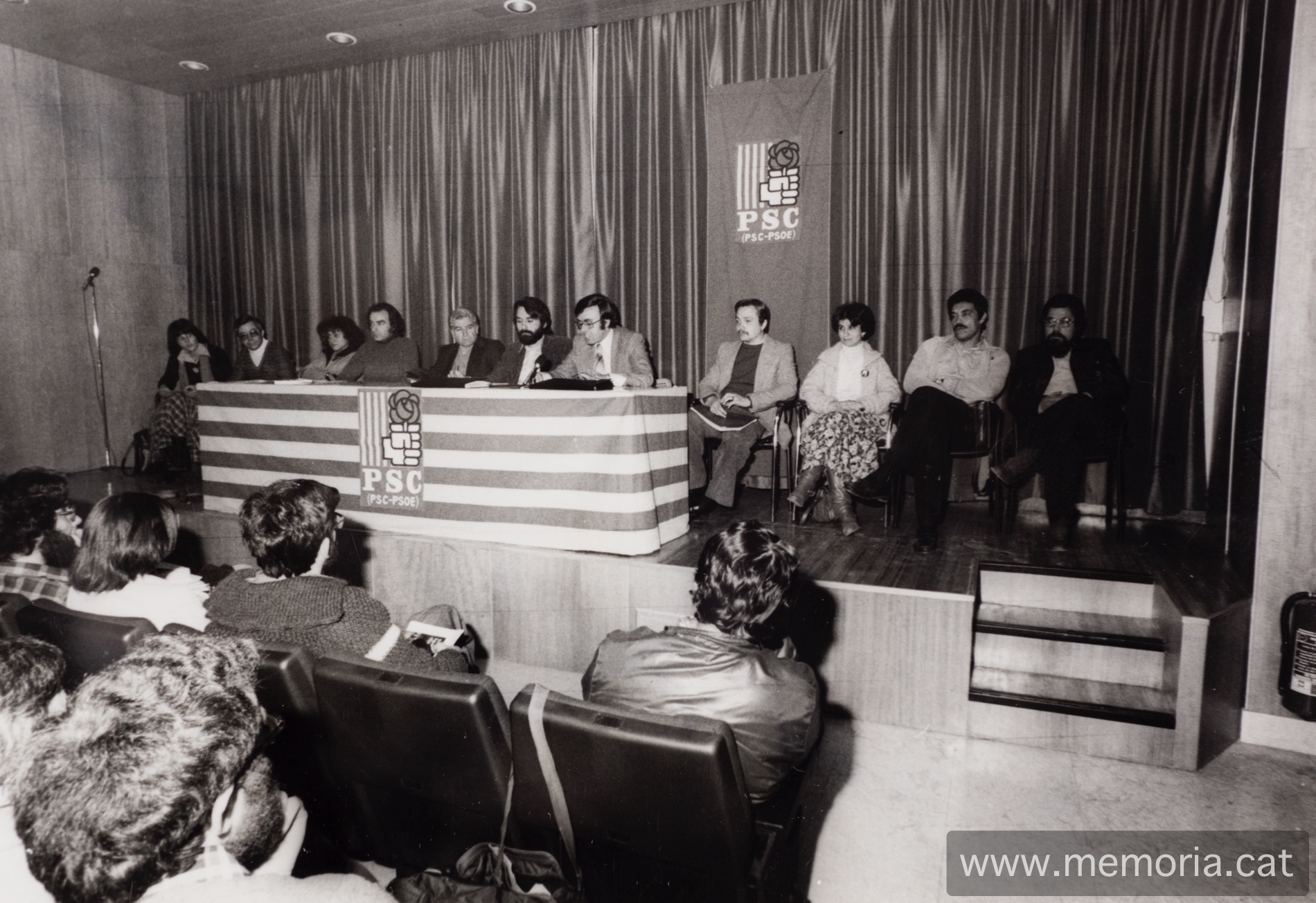 14/3/1979: presentació de la candidatura del PSC al local de “la Caixa”. D’esquerra a dreta: X, Lluís Tuneu, Teresa Vilajeliu, Lluís Martí, Manuel Cano, Joan Cornet, Jordi Marsal, Jordi Pérez Picas, Maria Oreto Alsina, José Empez i Manuel Caro . (Fotografia: Manolo Sánchez).