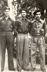 Emili Codorniu, primer per l’esquerra, probablement a primers de gener de 1939 encara dins l’exèrcit de la República. (Arxiu familiar).