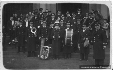 Banda de música de Manresa l’any 1949. Emili Codorniu és el segon de la primera fila per l'esquerra. (Arxiu familiar).