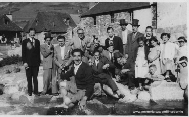 Emili Codorniu amb altres membres de l’orquestra, primer per l’esquerra, dret, a Vielha el 8 de setembre de 1952. (Arxiu familiar).