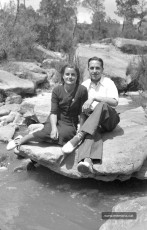 Ignasi Feu i Sala i la seva esposa Maria Closas, a la Font de la Girada de Monistrolet, el 5/5/1940. (Col·lecció de la família d’Ignasi Feu). 