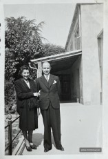 Ramon Algué i Mas i la seva esposa Pepita Pujol Sanmartí, a Manresa, el maig del 1943. (Col·lecció de la família de Ramon Algué).