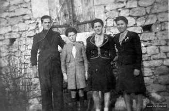 Els quatre germans: Robert, Pilar, Anna i Conxita Aliet Vilalta. França, 02.12.1942. (Arxiu familiar)