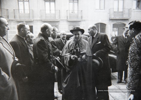 Lliurament d’un equip de Raig X a l’Hospital de Sant Andreu, ofert per la Caixa d’Estalvis de Manresa (14/11/1948).