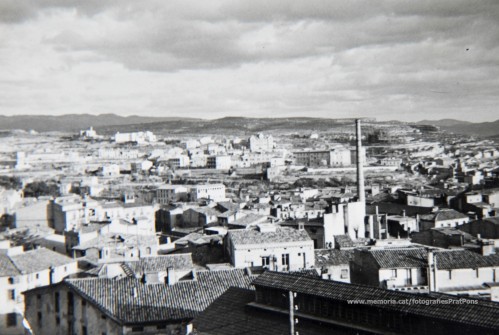 Any 1950. Vistes de Manresa des del turó de Puigterrà.