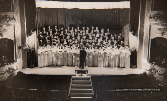 Concert del Donostiako Orfeoiak (Orfeón Donostiarra), al Teatre Kursaal, que clausura el centenari.