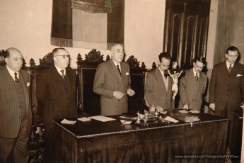 6/7/1945: acte de presa de possessió de Joan Prat Pons com a alcalde de Manresa. (Fons Enric Villaplana. Arxiu Comarcal del Bages)