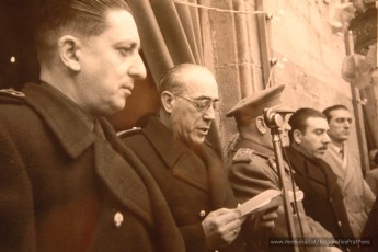 24/1/1947: celebració del 8è aniversari de “la liberación” de Manresa. L’alcalde Prat Pons en l’ús de la paraula. (Arxiu Comarcal del Bages).