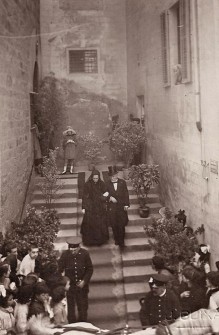 Al voltants del 1910:  Casament a la desapareguda església de Sant Miquel, enderrocada el 1936. (Foto enviada per Baltasar Vila-Masana Portabella)