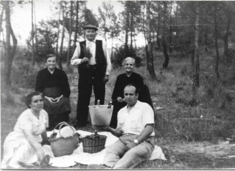 18/7/1959:  La família Ballesteros, a la riera de Sant Joan. (Foto enviada per Ana Ballesteros Garriga)