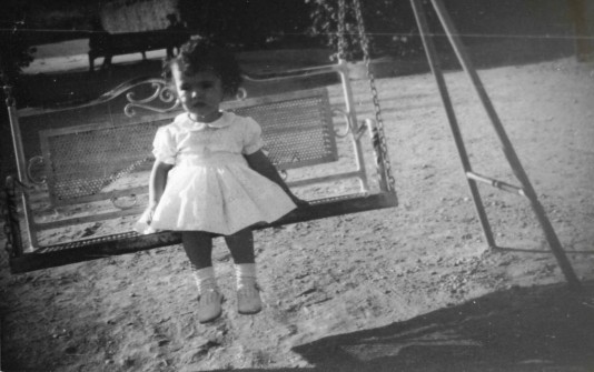 1961 o 1962:  Ana Ballesteros al parc infantil de la plaça d'Espanya. (Foto enviada per Ana Ballesteros Garriga)