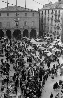 1965:  Mercat a la Plaça Major. (Foto enviada per Anna Samsó Besora)