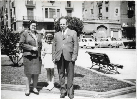 1968:  Família Ballesteros Garriga a la plaça de Sant Domènec. (Foto enviada per Ana Ballesteros Garriga)