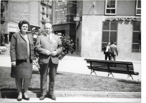 1968:  Família Ballesteros Garriga a la plaça de Sant Domènec. (Foto enviada per Ana Ballesteros Garriga)