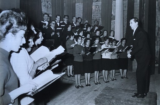1955:  Orfeó Manresà  . (Foto enviada per Pura Travé)