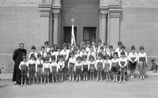 1952:  Grup de Caramelles de la Parròquia del Poble Nou. (Foto enviada per Àngels Serentill (Col·lecció Jaume Puig))