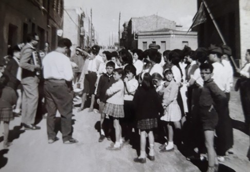 1965:  Caramelles del Carrer de Viladordis. (Foto enviada per Montserrat Prat Simón)