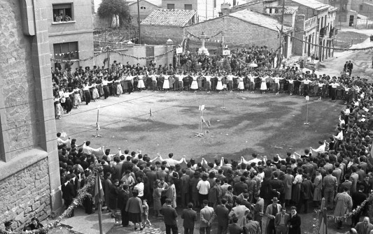 1954:  Festa Major del Poble Nou. (Foto enviada per Àngels Serentill (Col·lecció Jaume Puig))