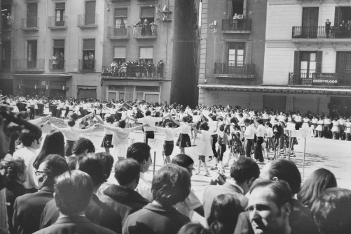 1966:  Concurs de Sardanes de la Llum, a la Plaça Major. (Foto enviada per Dolors Aloy)