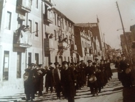 1950:  La Banda Municipal a la Festa Major del Poble Nou. (Foto enviada per Àngels Serentill (Col·lecció Jaume Puig))
