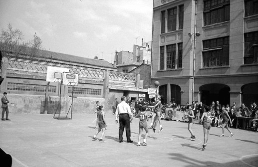1965:  Pati del col·legi La Salle, al carrer dels Esquilets. (Autor: Antoni Quintana Torres. Foto enviada per Jaume Quintana))