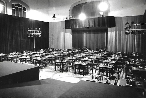 1975:  Interior del Casino. (Foto enviada per la família Costa-Puertas)