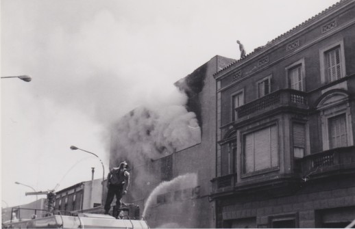 10/9/1974:  Incendi de la fàbrica Auxiliar Tèxtil Manresana,  a la Ctra Vic. (Foto enviada per Miquel Martínez)