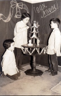 1961:  Escola Daina. Celebració del Nadal.. (Foto enviada per Teresa Torra Oliveres)