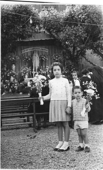 10/5/1958: Festa dedicada a la Mare de Déu de Lurdes a la plaça dels Infants (Foto enviada per Montserrat Pons)
